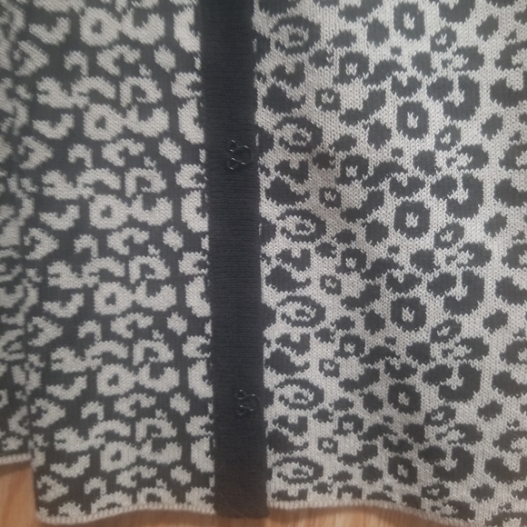 Sweater - Picture 4 of 4